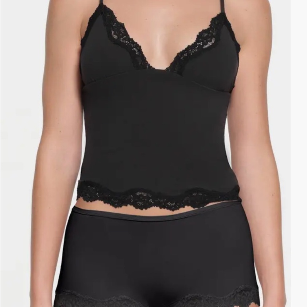 NWT skims fits everybody lace triangle cami onyx L nwt